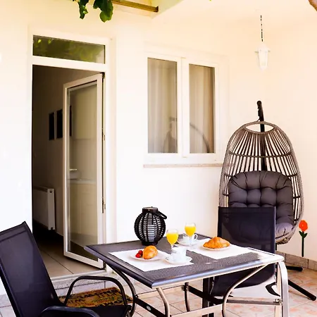 Apartment With Terrace, Garden And Free Parking