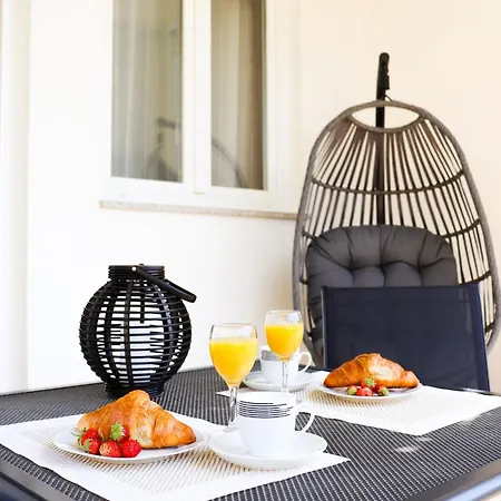 With Terrace, Garden And Free Parking Appartement *