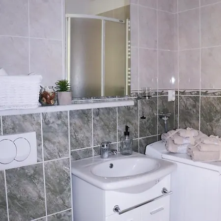 Apartment With Terrace, Garden And Free Parking Krk Town